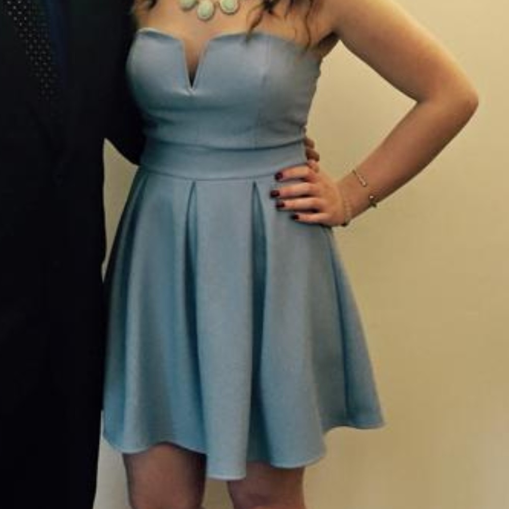 Lulu's V neck, strapless dress